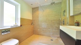 bathroom-1336165_1280